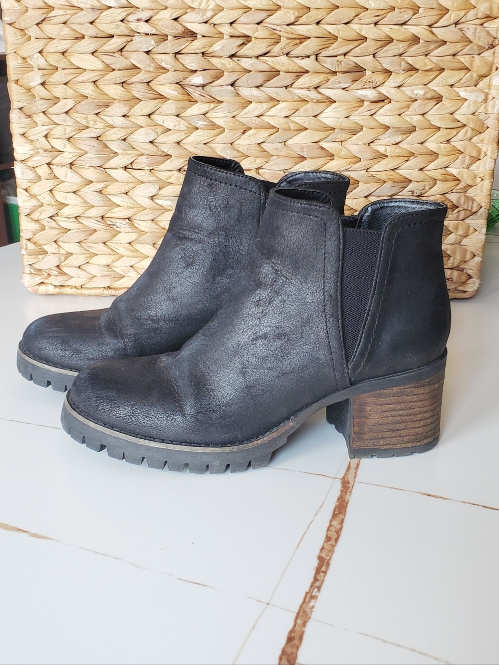 Carlos Santana Chunky Heeled Gill Ankle Boot